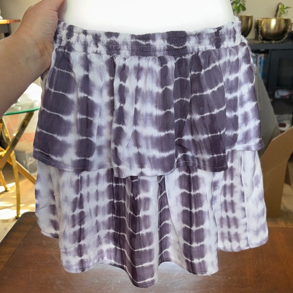 Le Lis Black and White Tie-Dye Mini Skirt - Picture 1 of 7